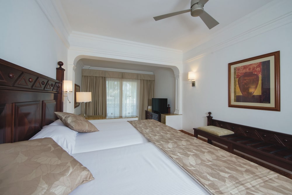 Junior Suite, Connecting Rooms, Partial Ocean View (l)