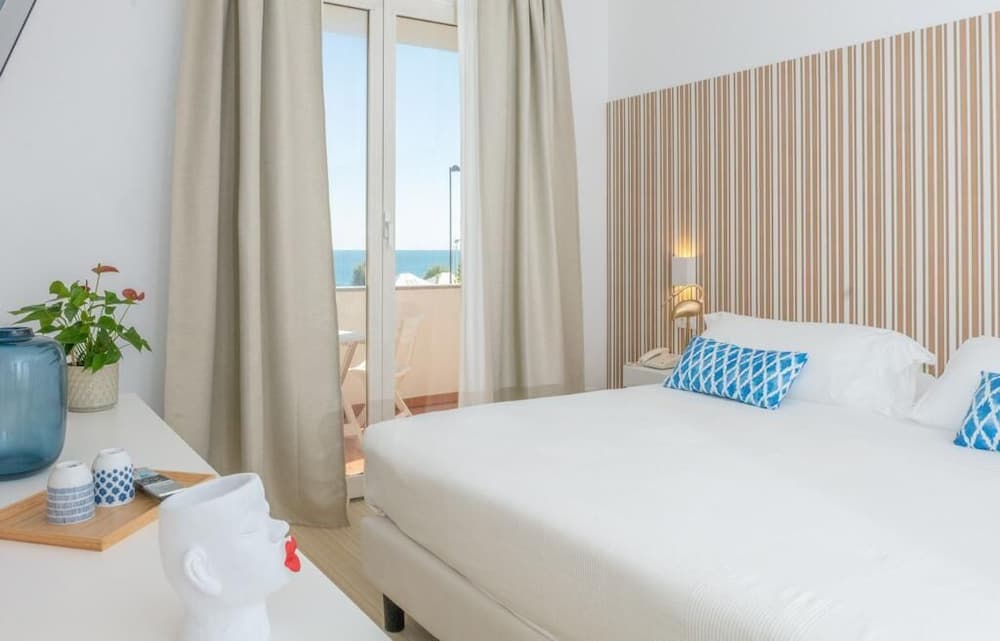 Deluxe Double Room, 1 Bedroom, Sea View, Beachfront photo 1