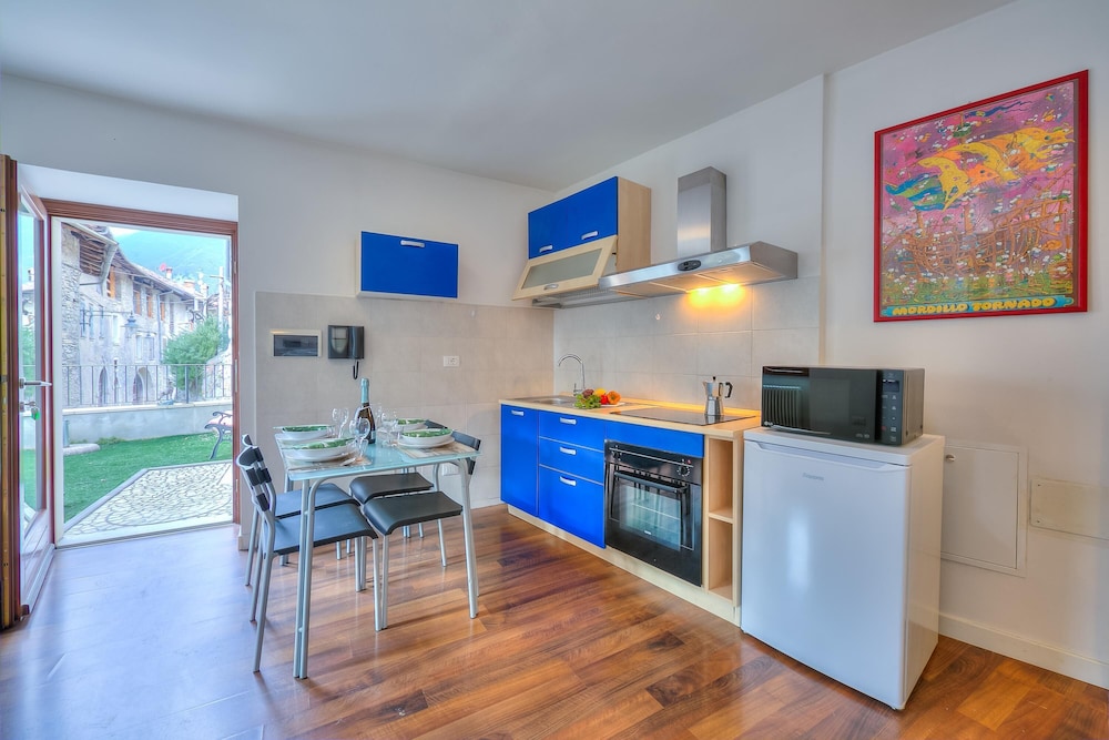 Apartment photo 2
