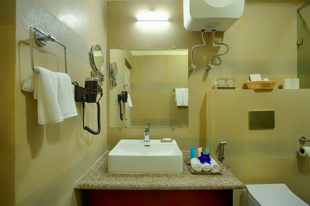 Standard Double Room, 1 King Bed - Photo 7