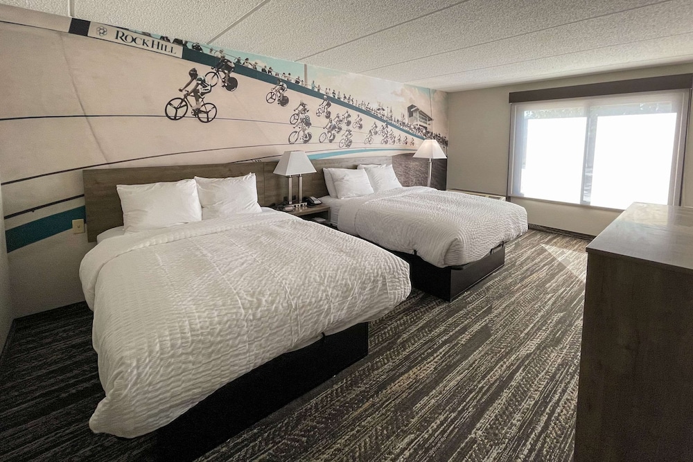 Standard Room, 2 Queen Beds, Non Smoking - Photo 1