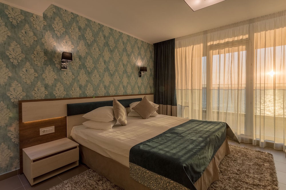 Double Room, Lake View - Photo 5