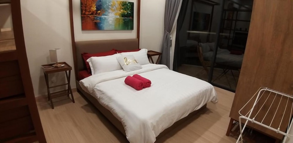 Room, 4 Bedrooms