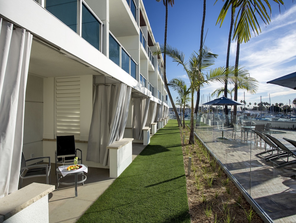 Deluxe Room, 2 Queen Beds, Marina View