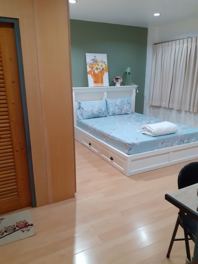 Double Bedroom with Private Bathroom photo 2