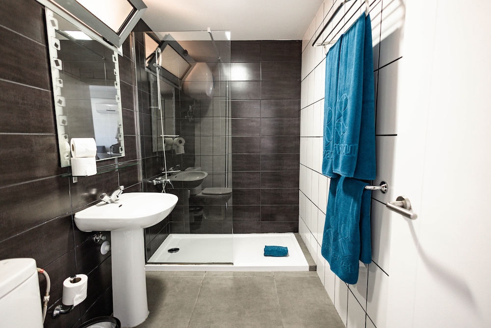 Classic Apartment, 1 Bedroom, Partial Ocean View (2 Adults and 1 Child) - Photo 6