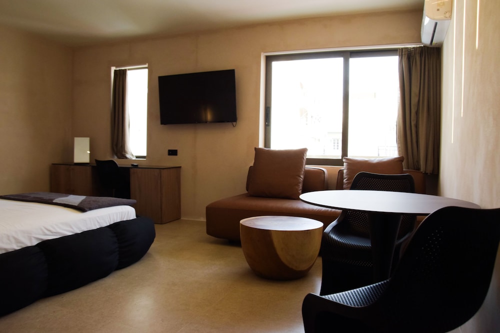 Deluxe Suite, Courtyard View photo 2