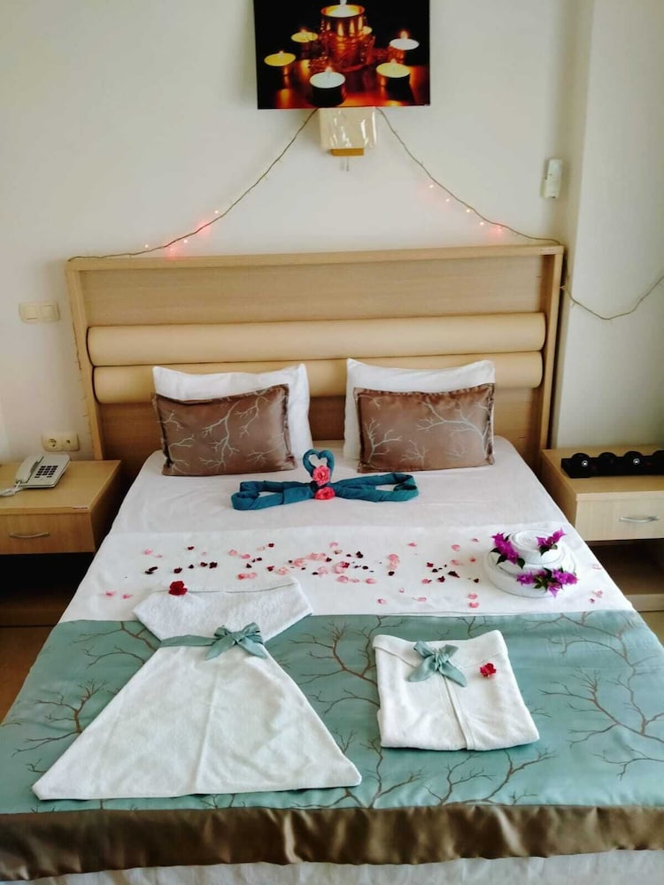 Standard Double Room, 1 Double Bed, Beach View, Sea Facing photo 1