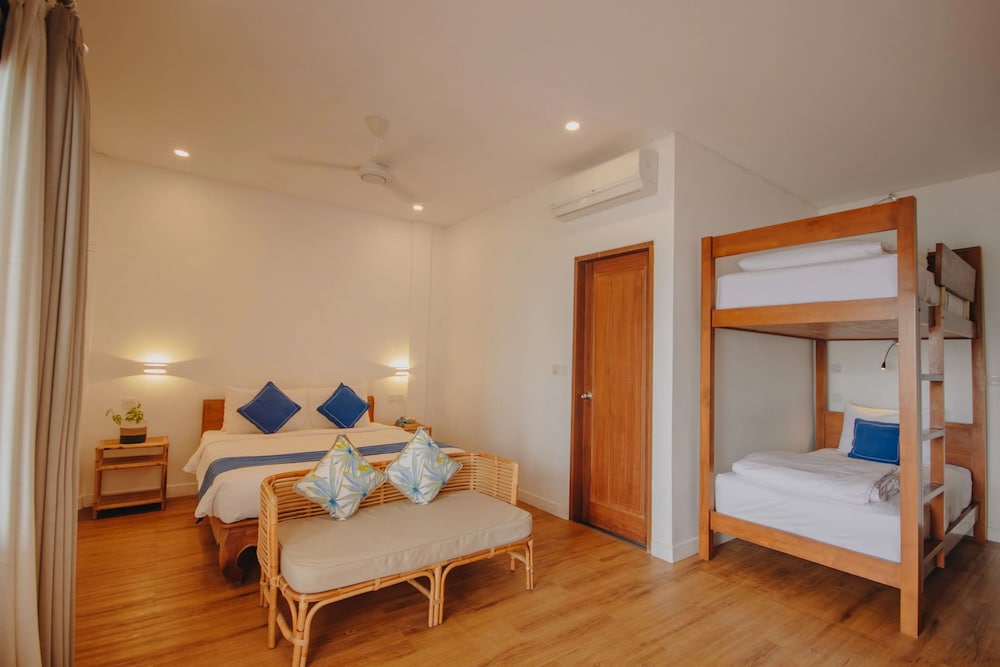 Superior Room, Patio, Partial Ocean View