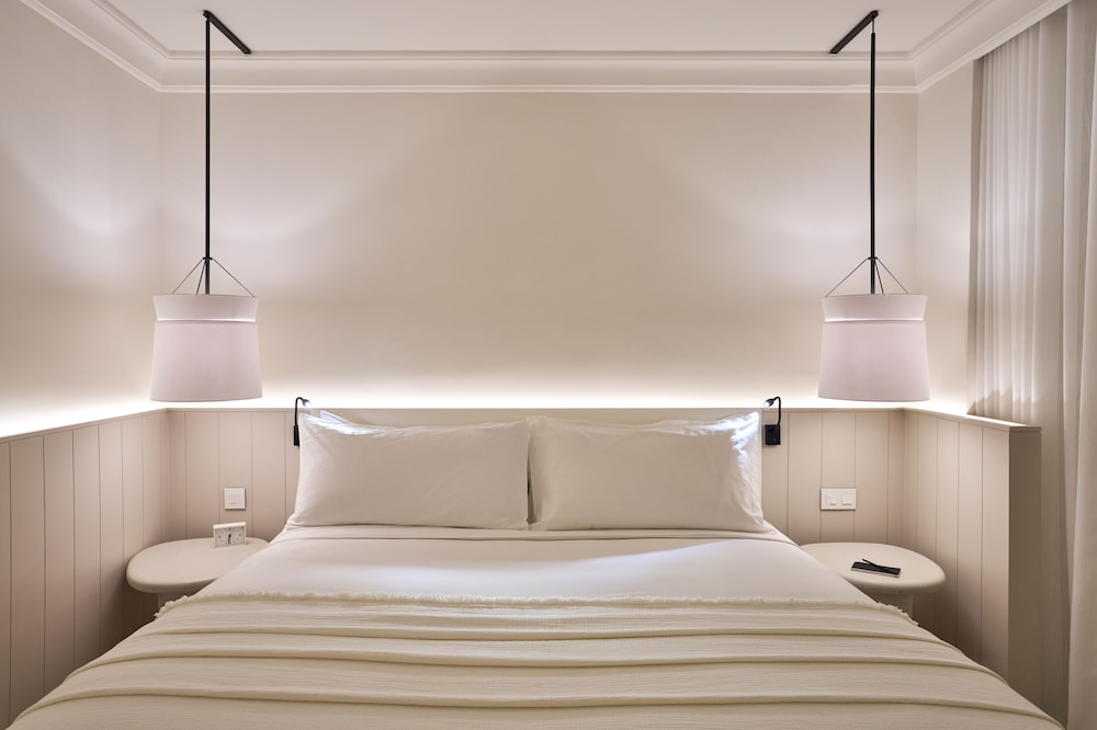Junior Suite, 1 King Bed (60sqm)