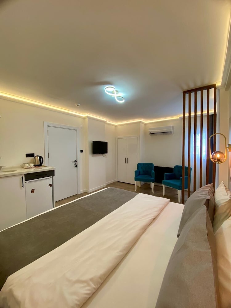 Deluxe Room, 1 Queen Bed, Mountain View photo 2