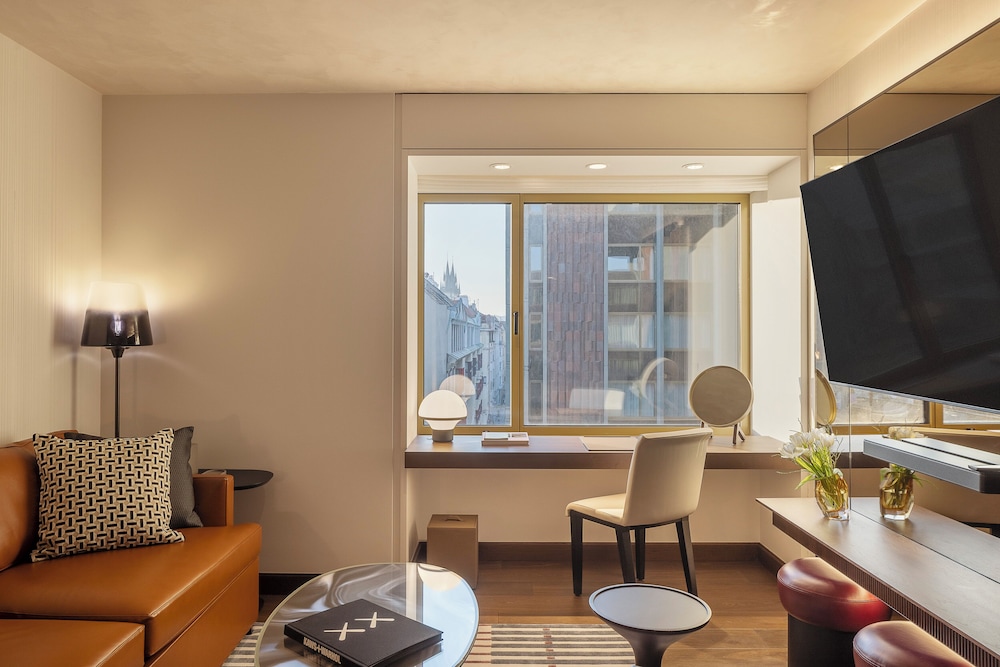 Suite, 1 Bedroom (Living Room) - Photo 1