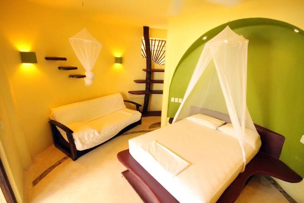 Standard Room, Multiple Beds, Sea View, Beachside photo 1