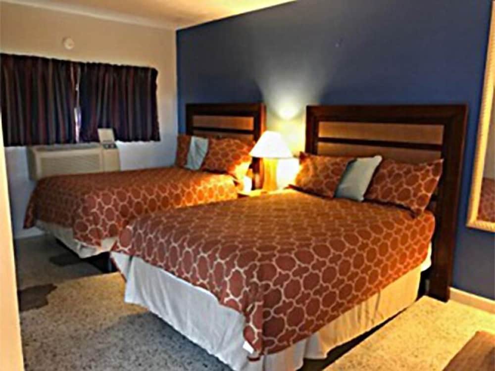 Room, 2 Double Beds photo 1