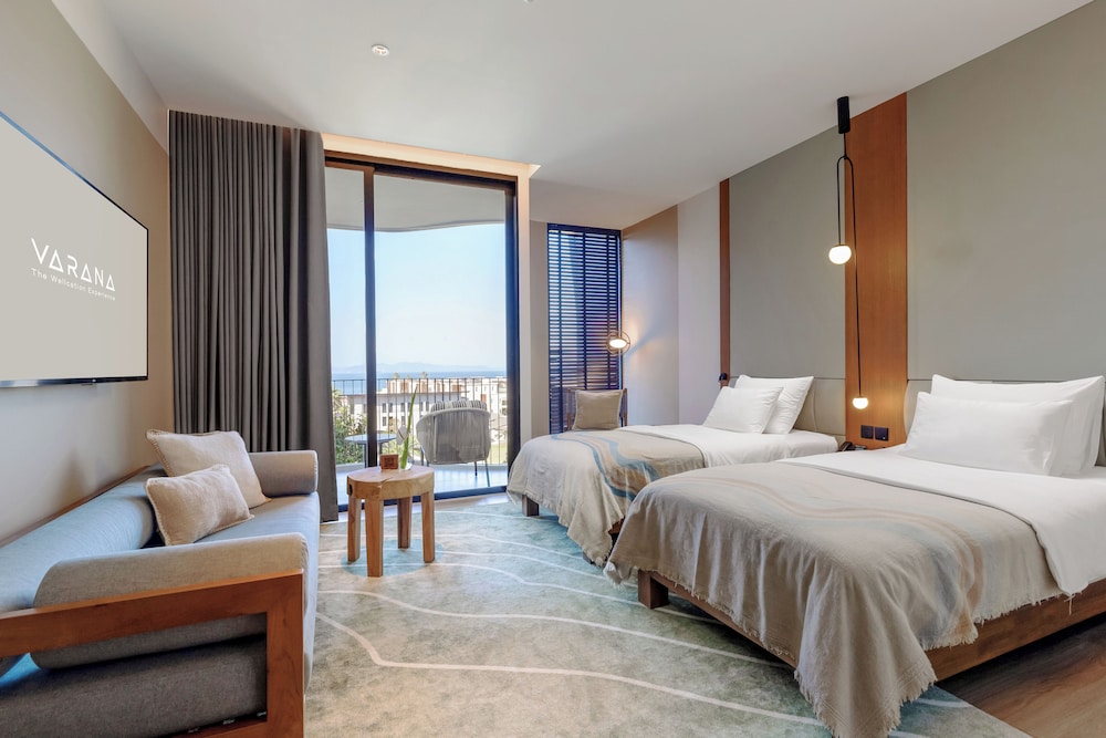 Luxe Ocean View Twin with NAAM Wellness (hydrotherapy)