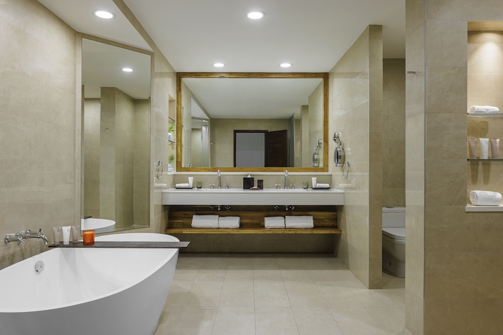 Ocean View King Deluxe Room At Merrywing Tower