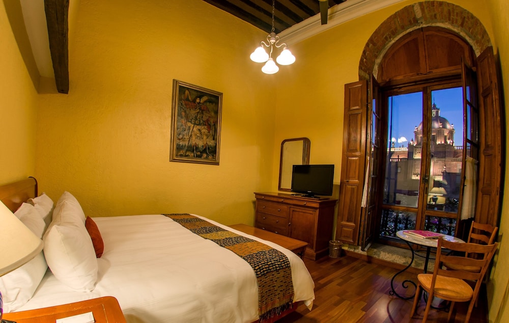 Superior Room, 1 King Bed, City View photo 1