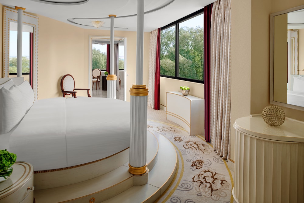 Royal Suite - Photo 2