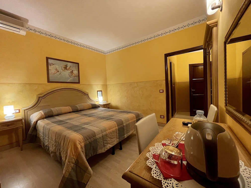 Standard Double or Twin Room photo 1