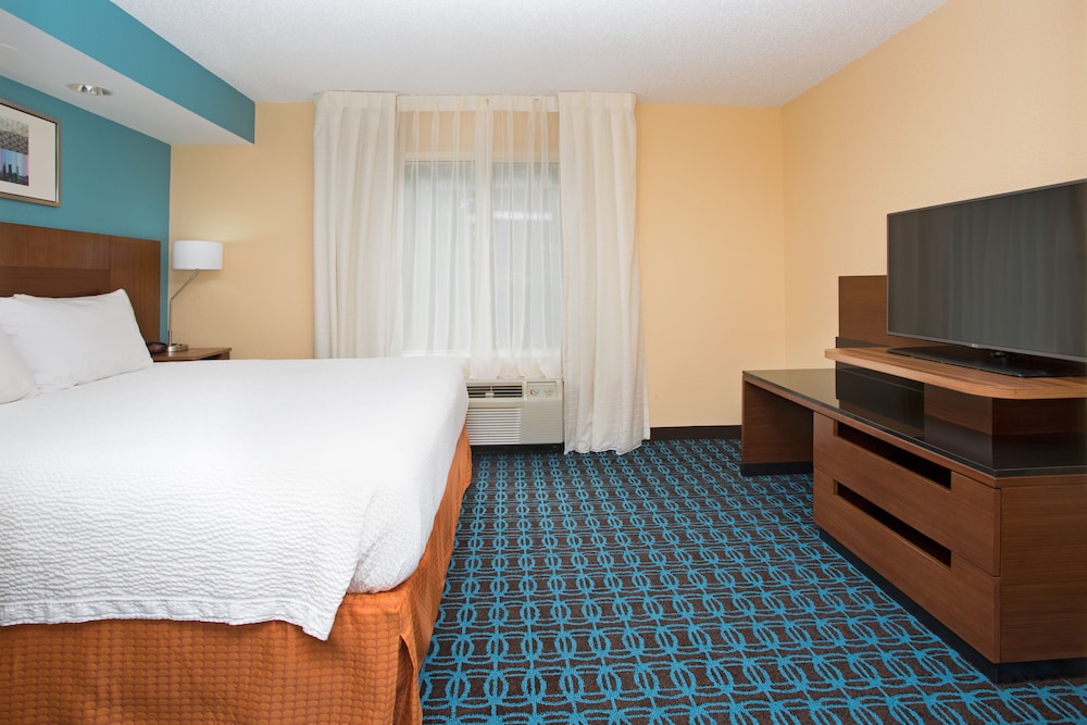 Executive Suite, 1 King Bed with Sofa bed - Photo 1