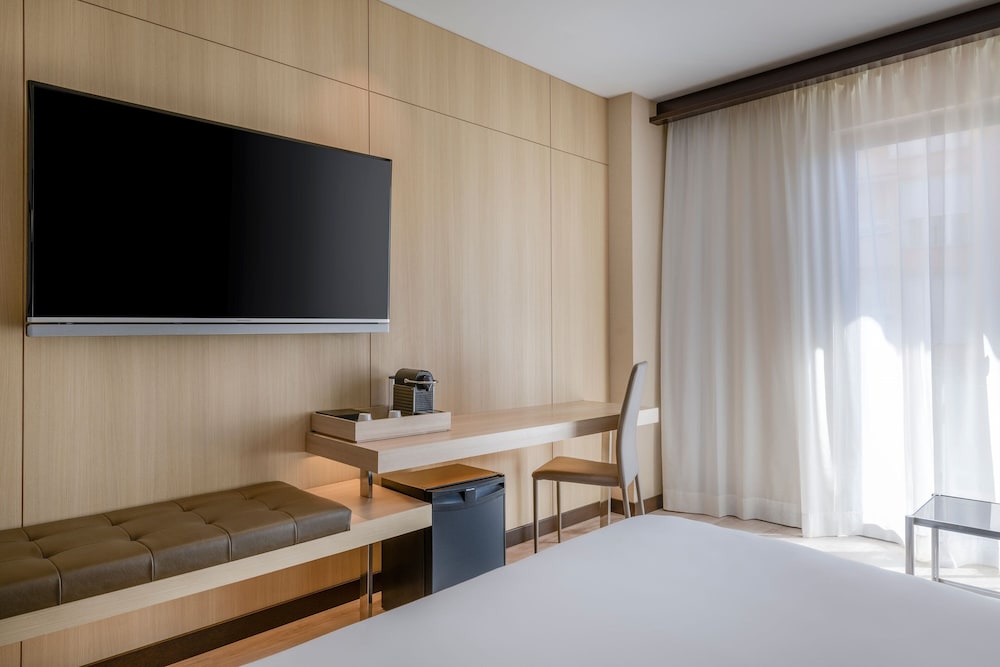 Standard Room, 1 Queen Bed with Sofa bed