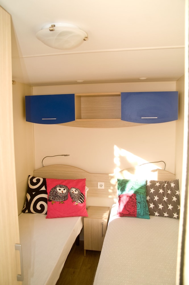 Classic Mobile Home, 2 Bedrooms photo 2