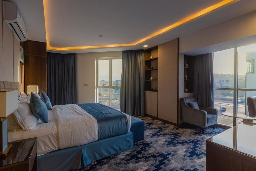 Honeymoon Suite, City View photo 1