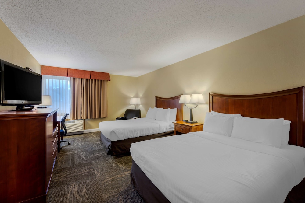 Standard Room, 2 Double Beds, Accessible, Refrigerator & Microwave - Photo 2