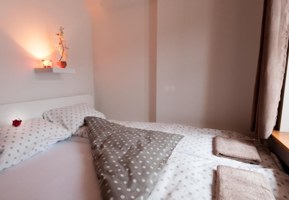 Economy Double Room with shared bathroom photo 2