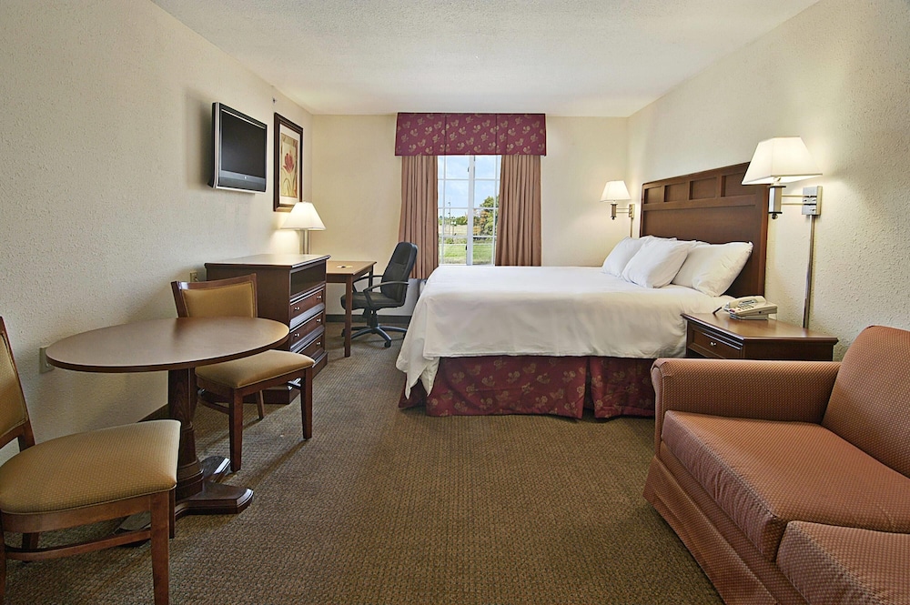 Standard Room, 1 Queen Bed, Accessible photo 1