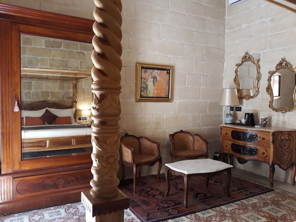 Deluxe Double Room, 1 King Bed, City View (d’Aragon) photo 2