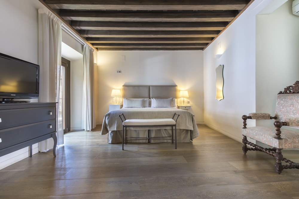 Superior Double Room (Alhambra View)