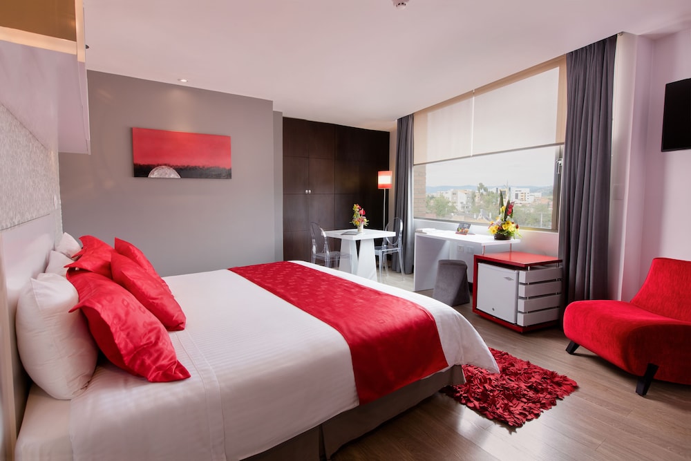 Suite, 1 King Bed, Hot Tub, City View photo 3