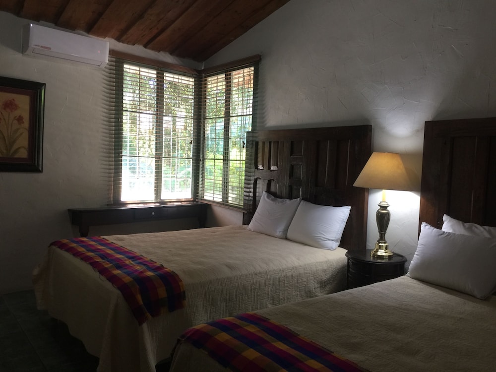 Quadruple Room, 2 Queen Beds photo 1