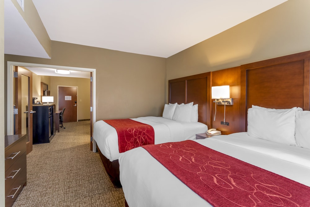 Suite, Multiple Beds, Non Smoking - Photo 3