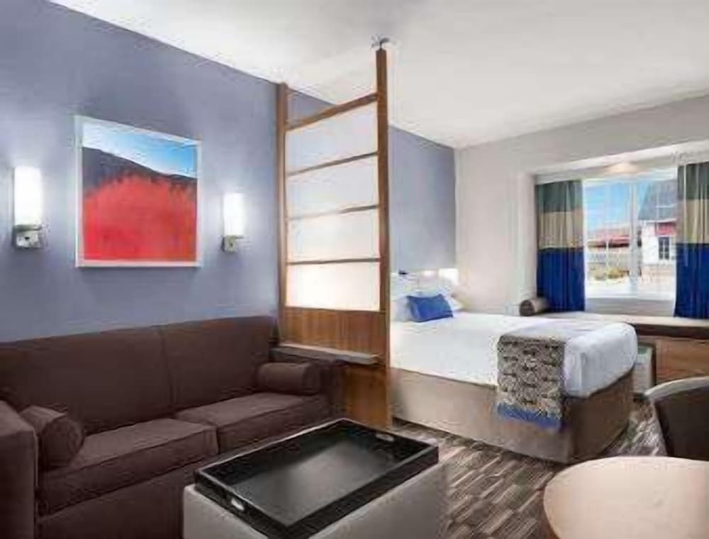 Deluxe Room, 1 King Bed with Sofa bed, Non Smoking photo 1