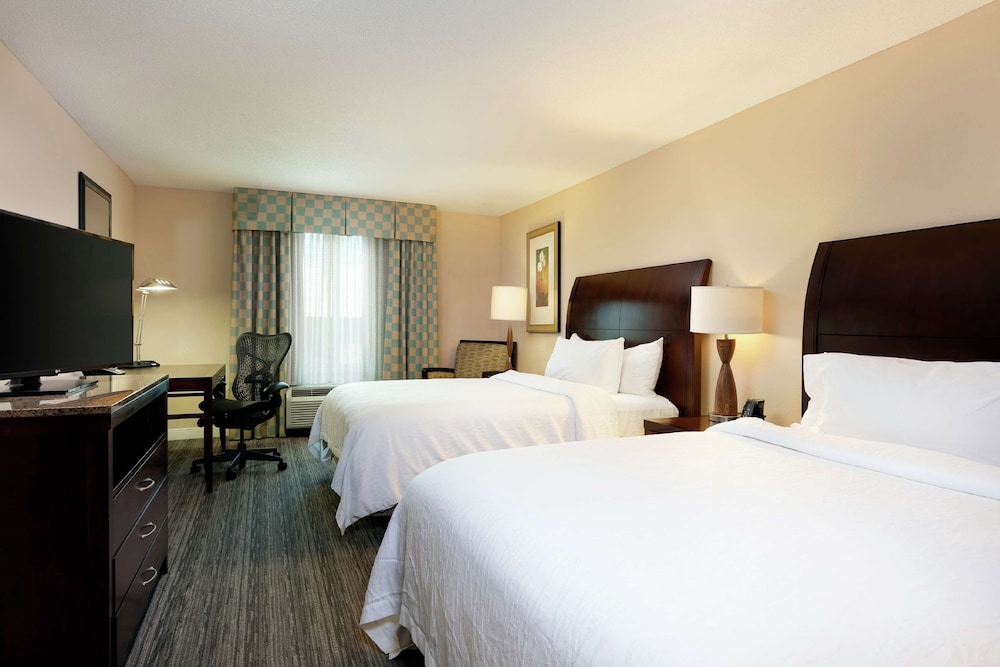 Room, 2 Queen Beds, Non Smoking (Drinks-Snacks) - Photo 3