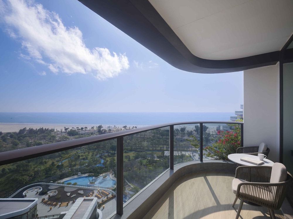 Premier Room, 1 King Bed, Balcony, Ocean View photo 3