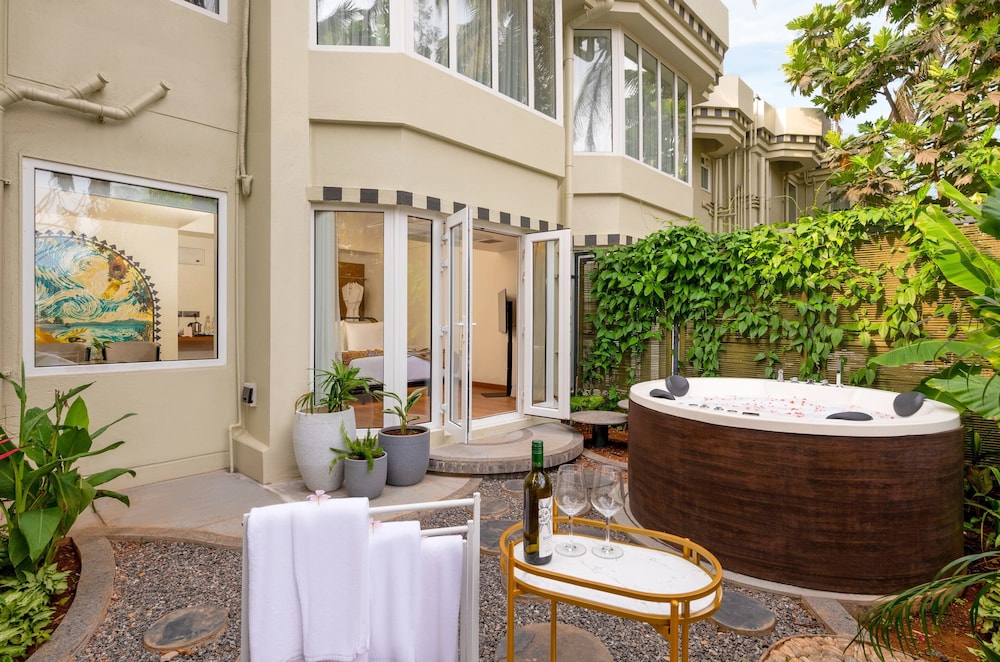 Bulbul - Suite with Jacuzzi and Garden