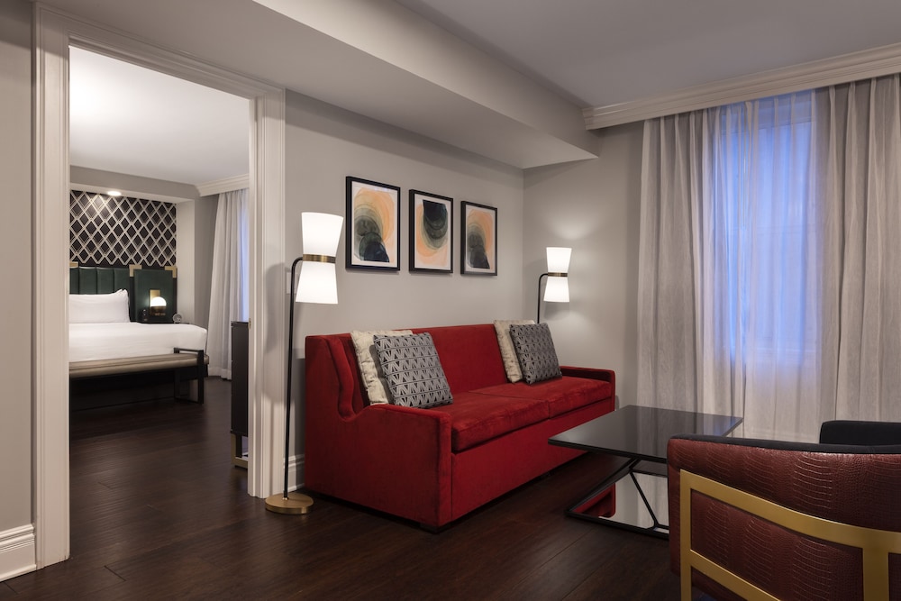 Suite, 1 Bedroom, Balcony - Photo 7
