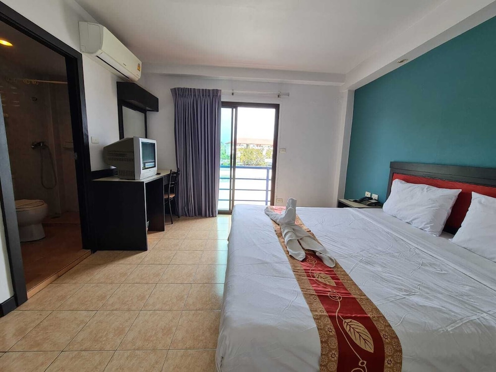 Deluxe Double or Twin Room - Photo 12