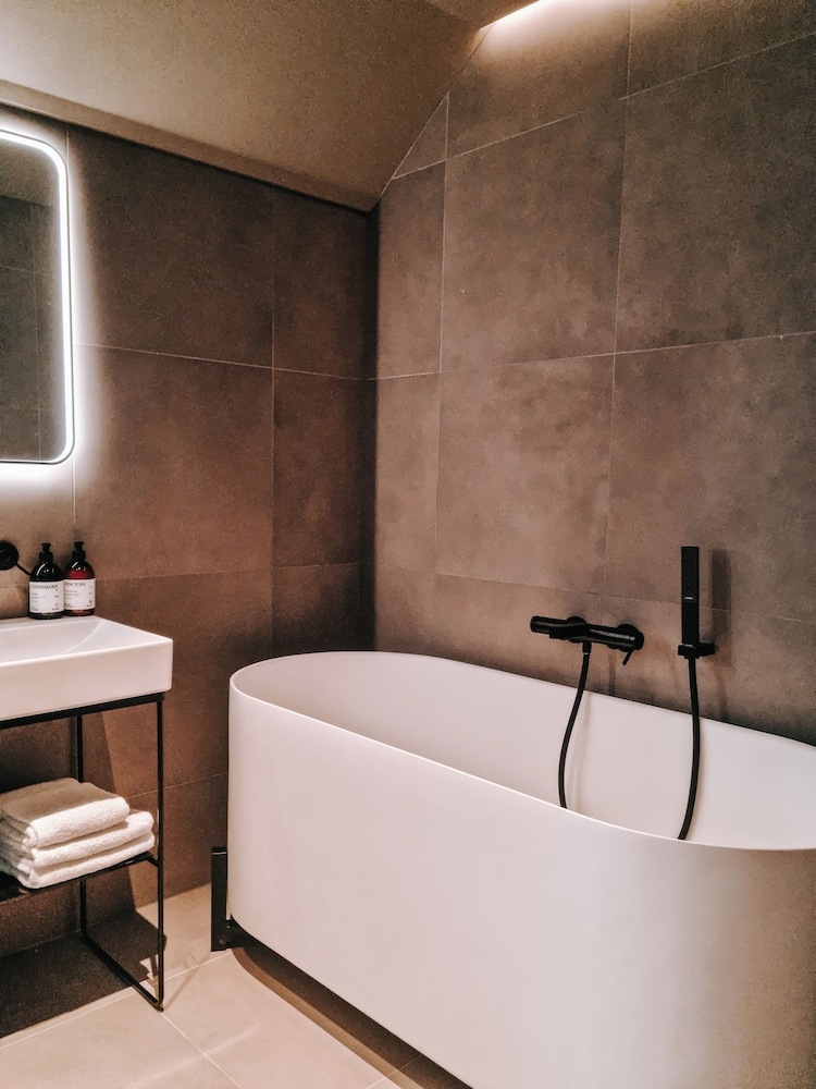 Suite - Photo 5