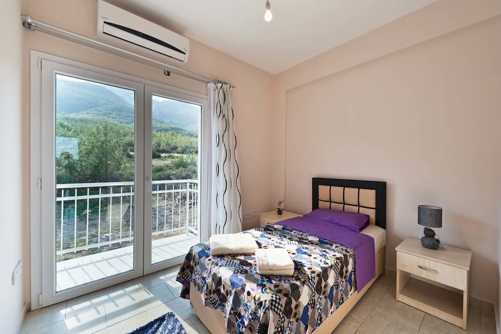 Villa photo 2