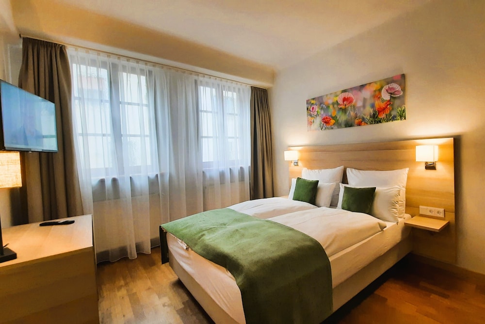 Deluxe Double Room, 1 Queen Bed, City View photo 1