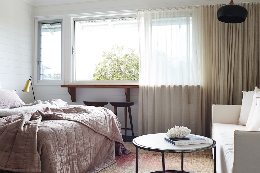Luxury Suite, 1 King Bed, Bathtub photo 2