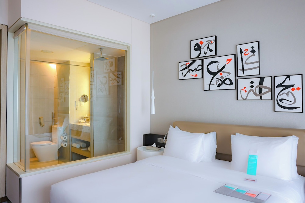 Deluxe Room, 1 King Bed photo 2