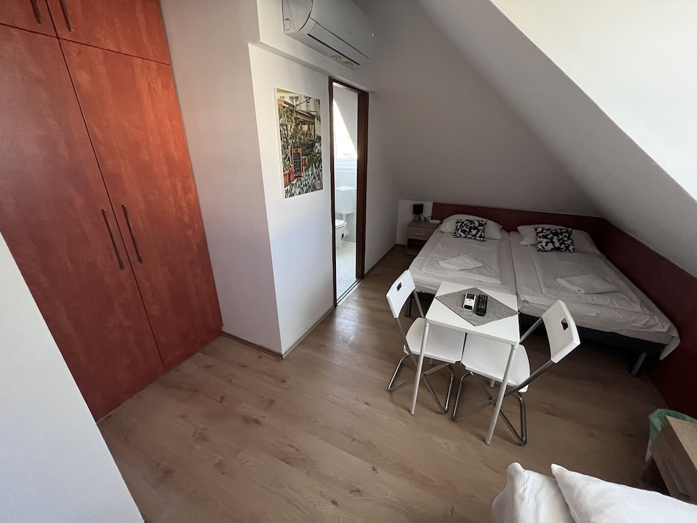 Standard Room, Multiple Beds photo 2