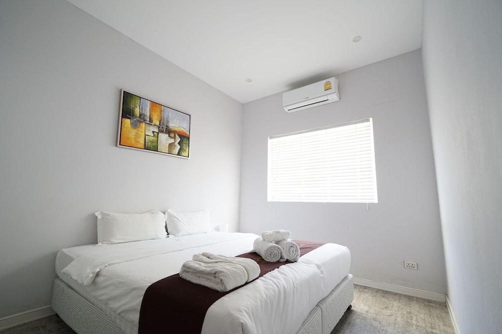 1 Bedroom Pool Access