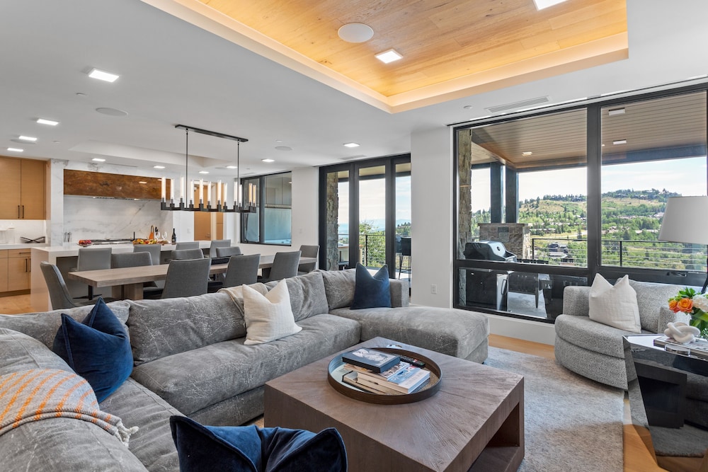 Condo, 3 Bedrooms