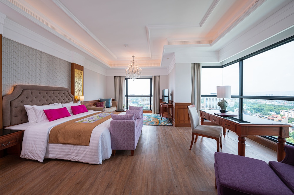 Royal Premier Suite photo 1
